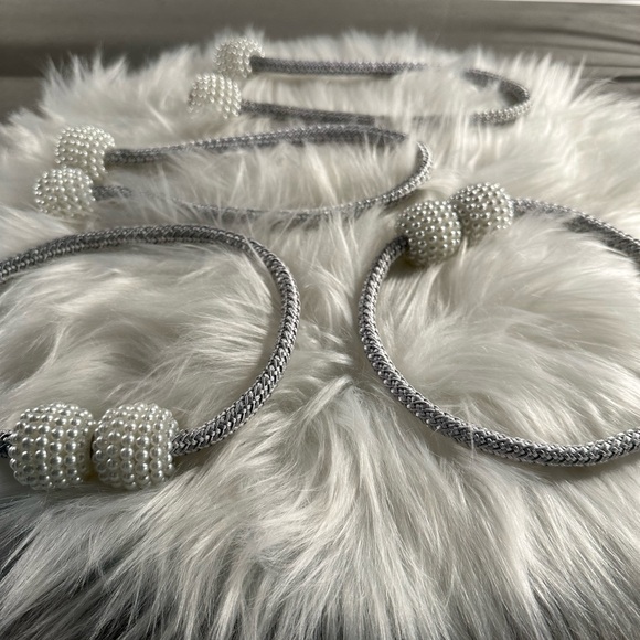 Magnetic Curtain Tiebacks - Picture 1 of 2